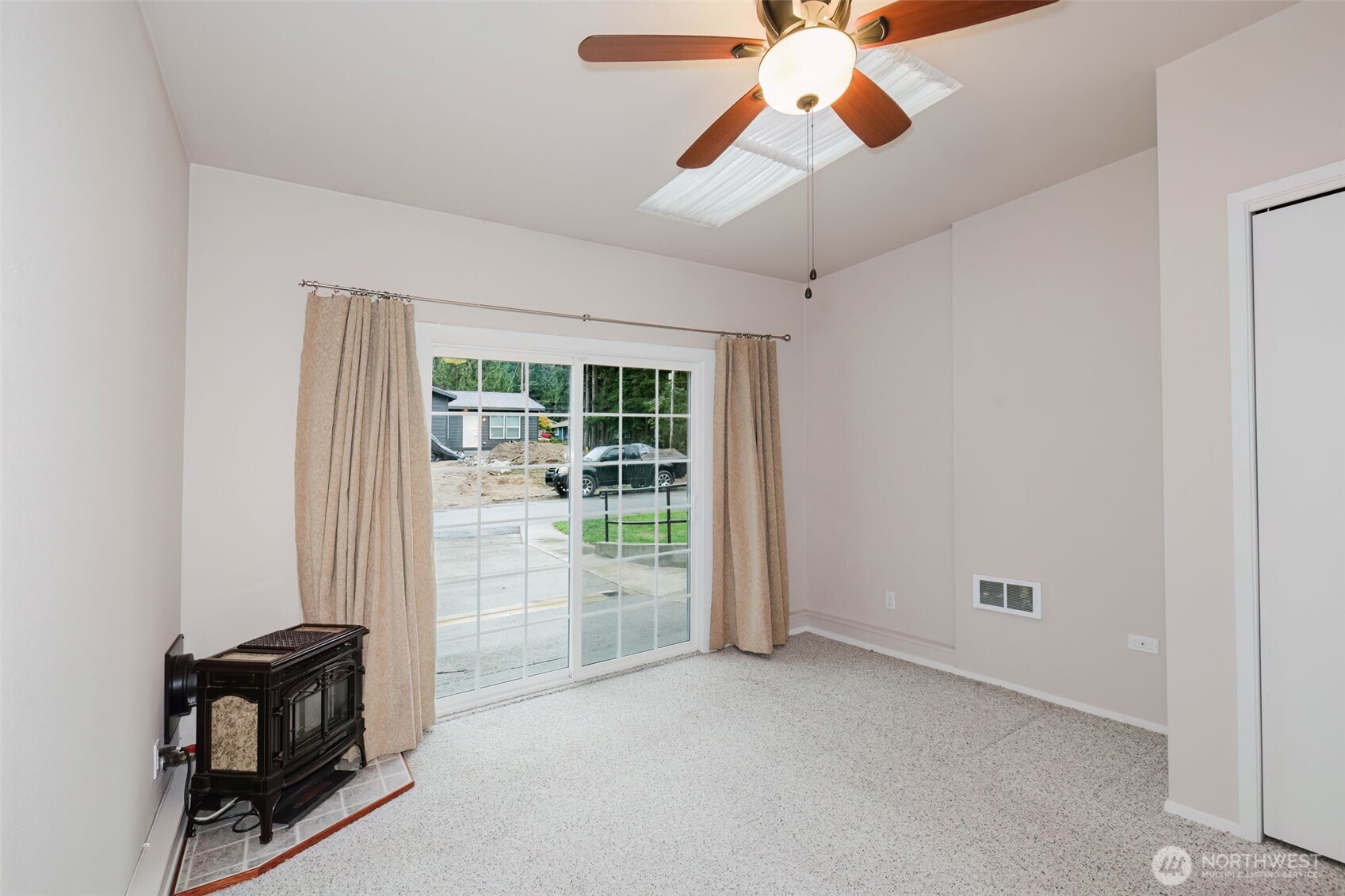 property viewer photo 18