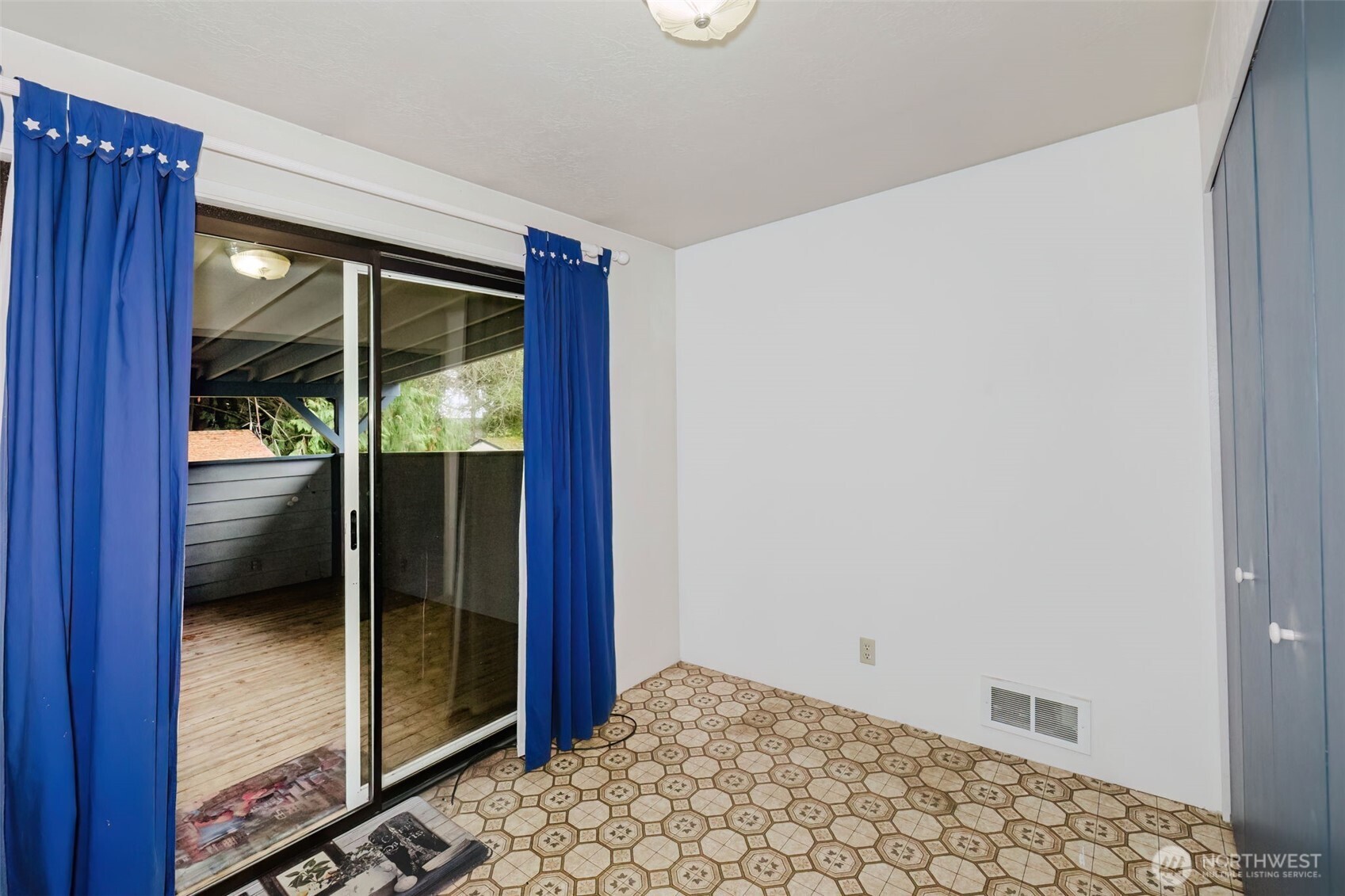 property viewer photo 7