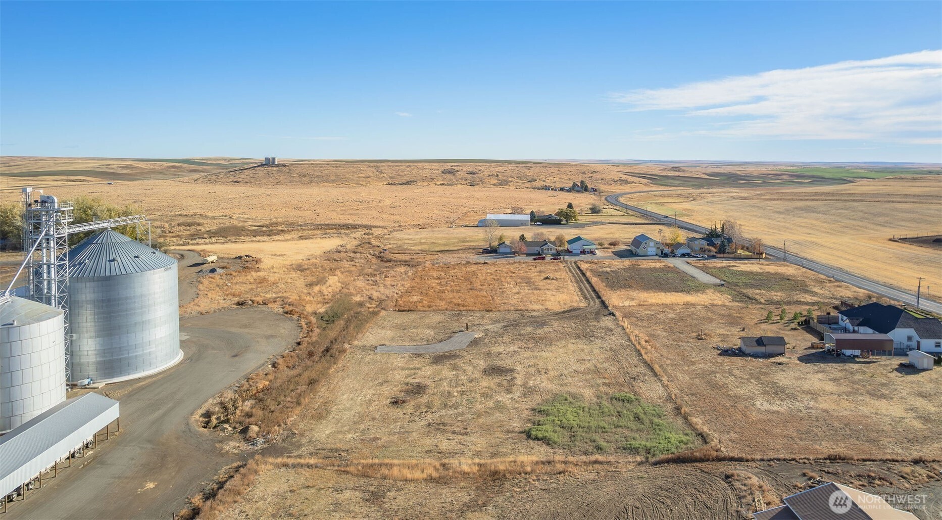 main property photo 11