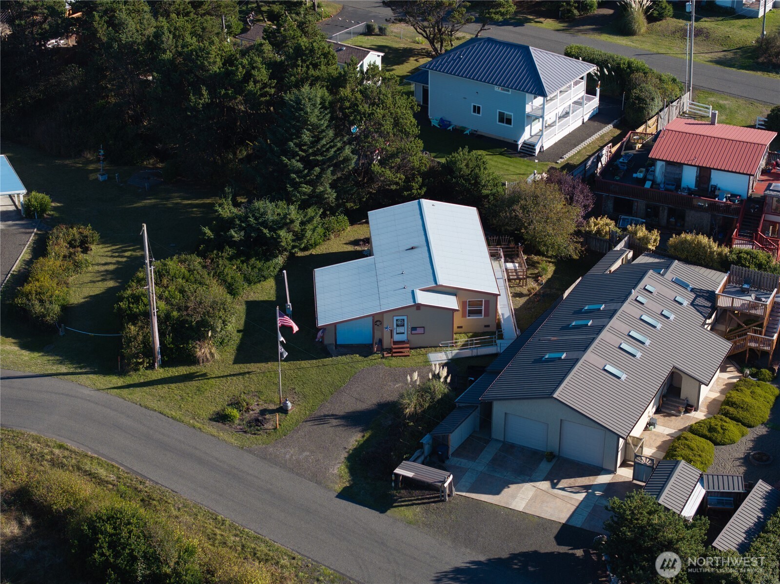 main property photo 32