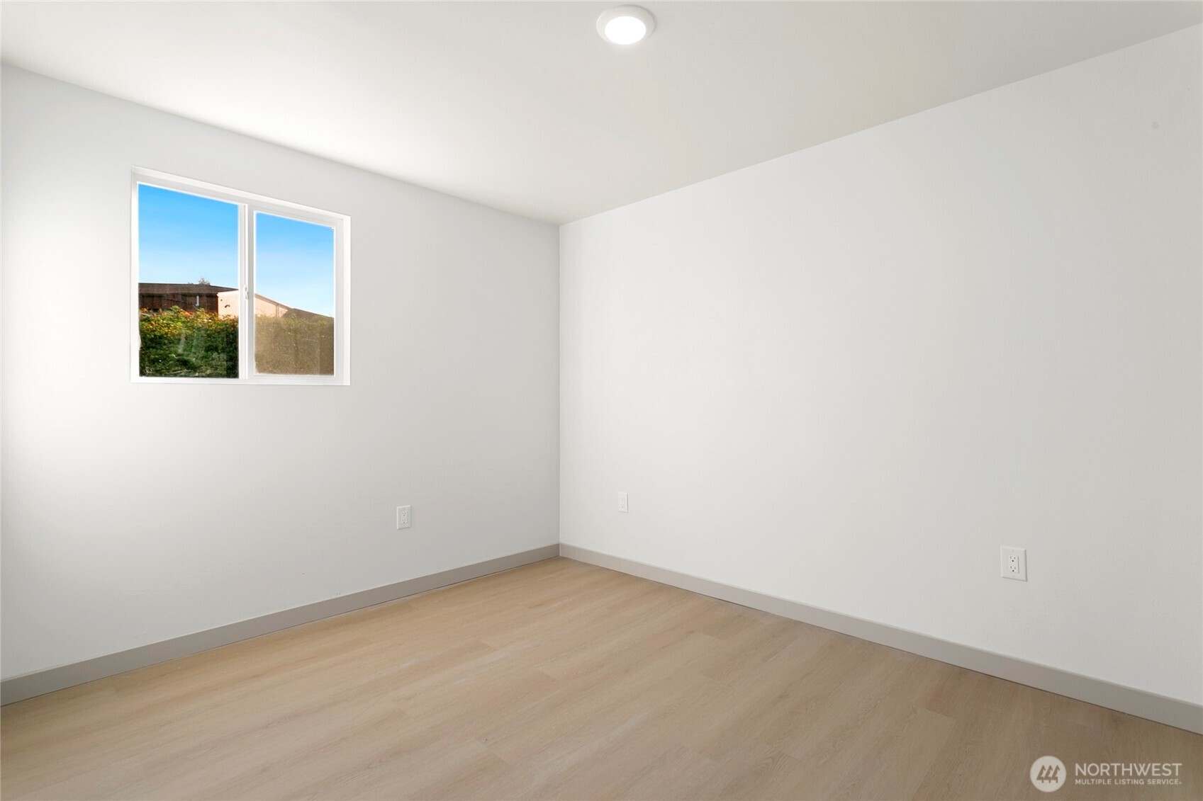 property viewer photo 16