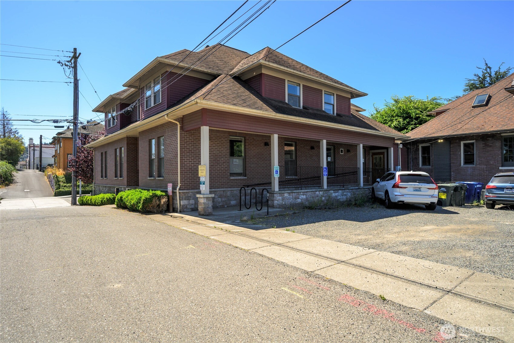 main property photo 5