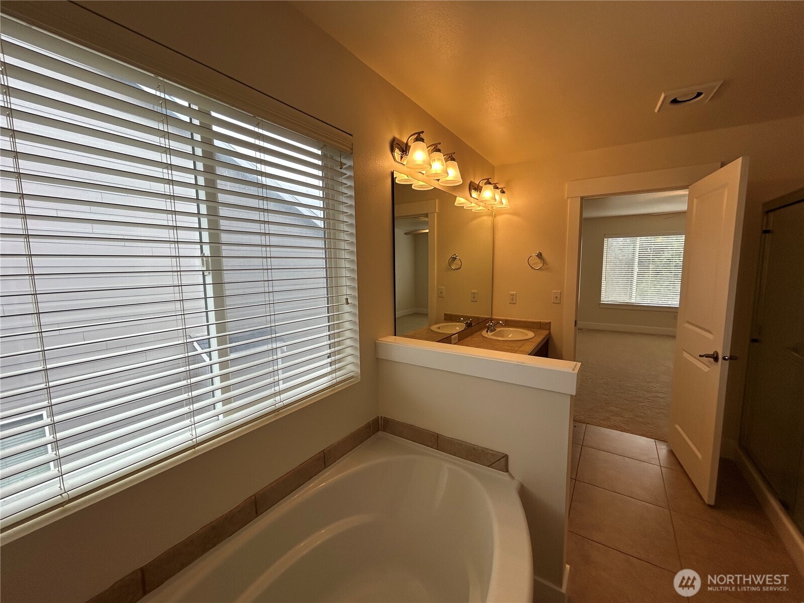property viewer photo 21