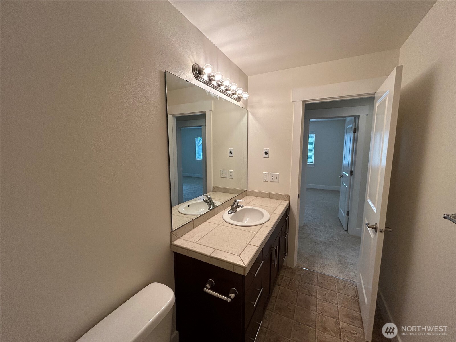 property viewer photo 25