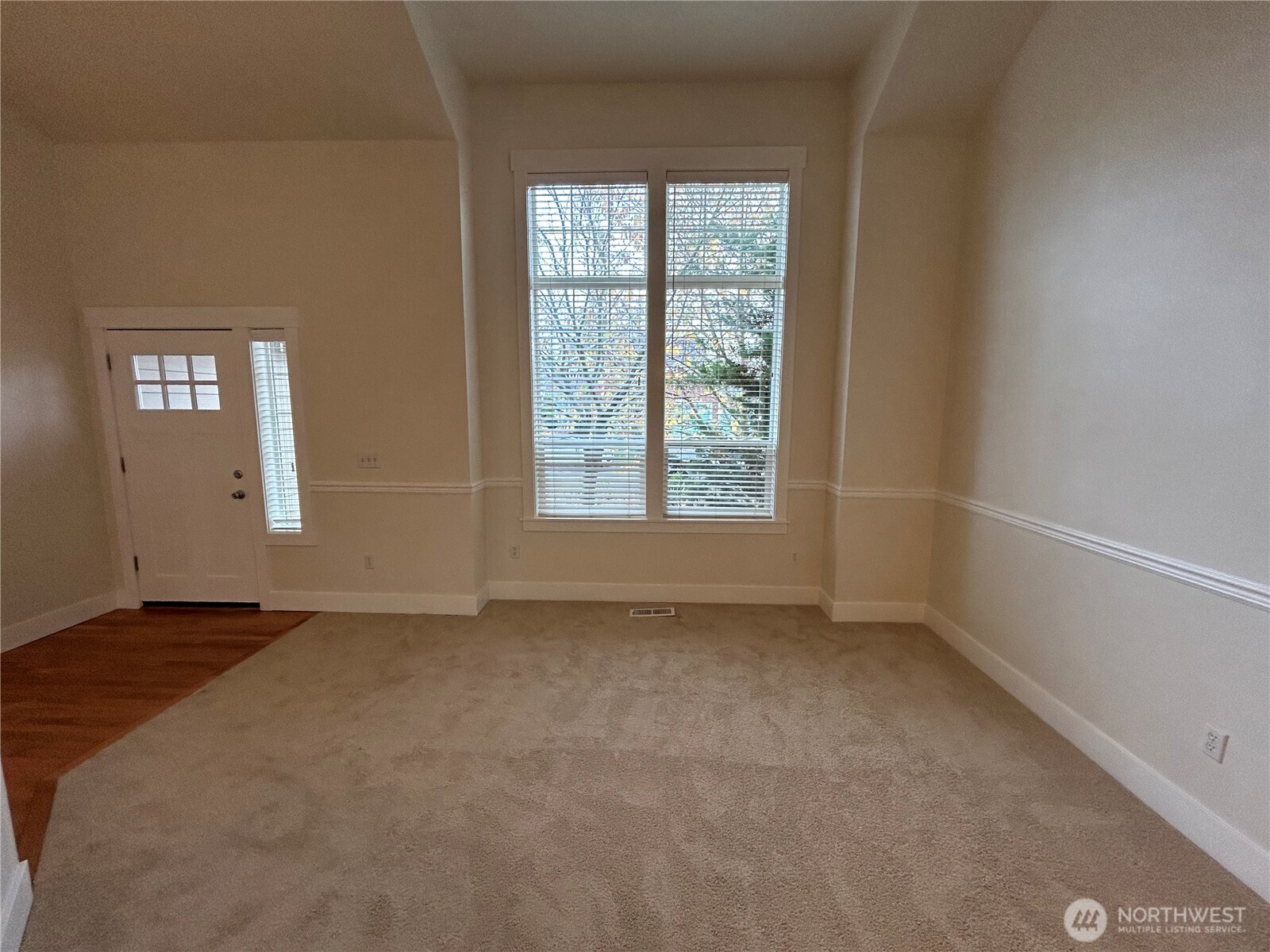 property viewer photo 4