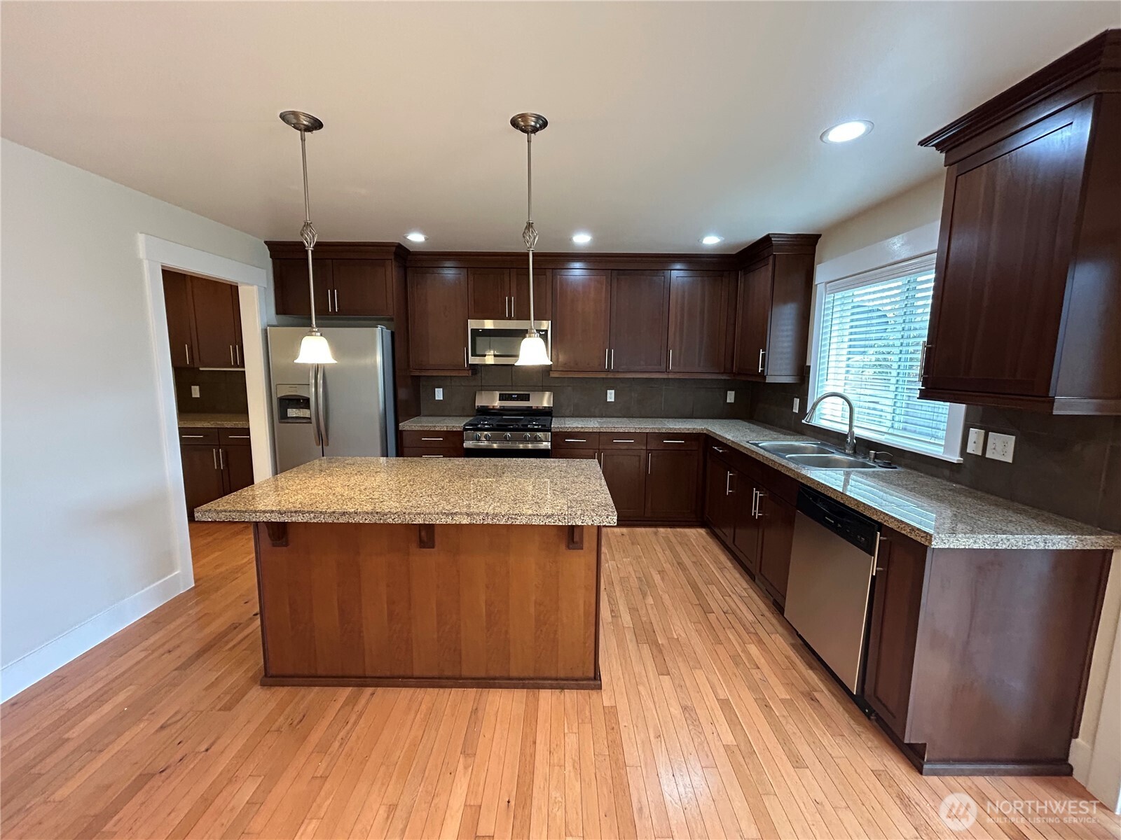 property viewer photo 7