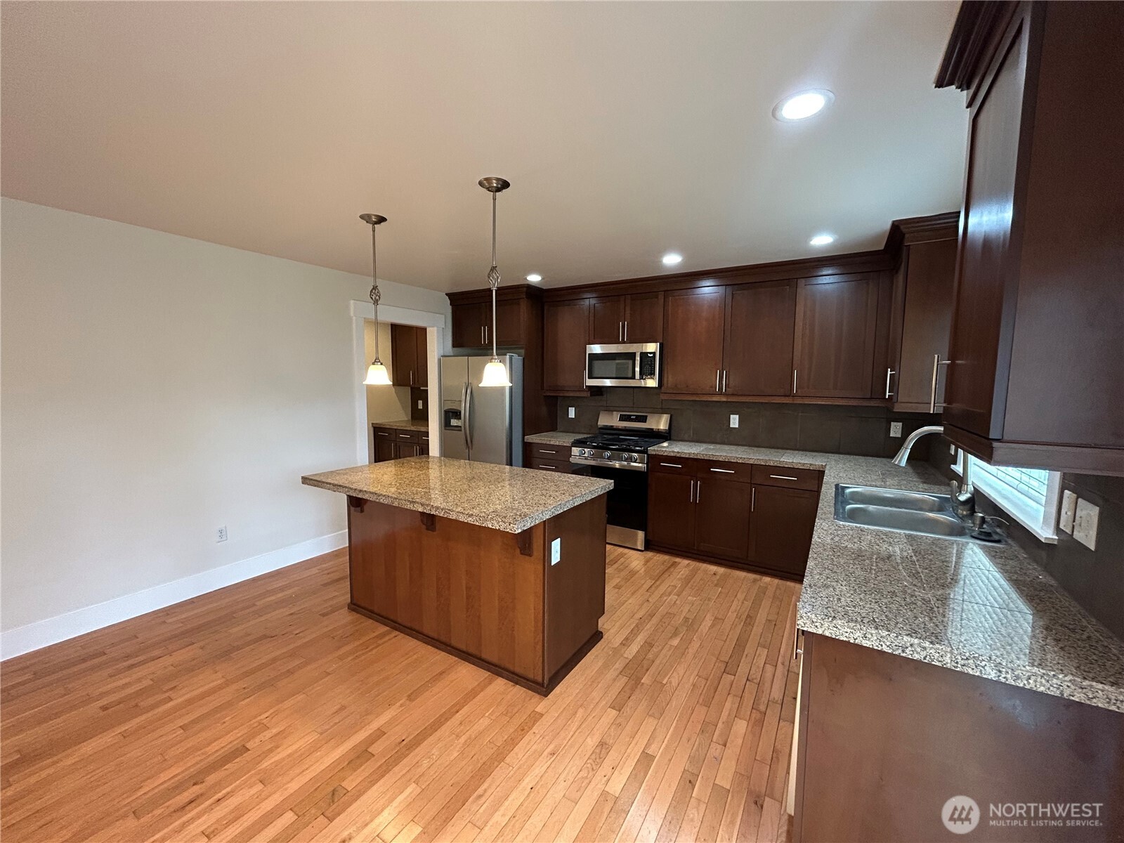 property viewer photo 9