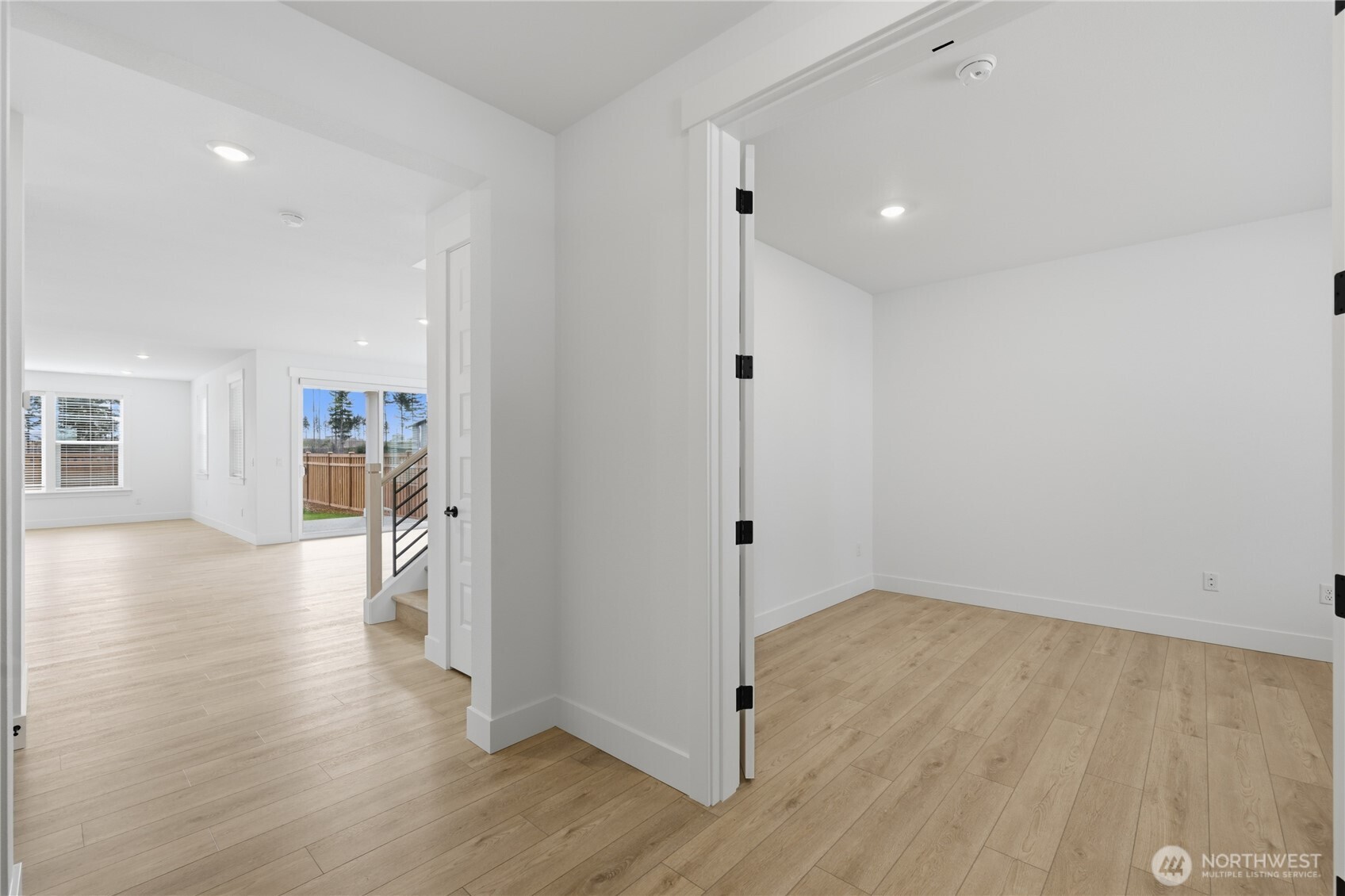 property viewer photo 7