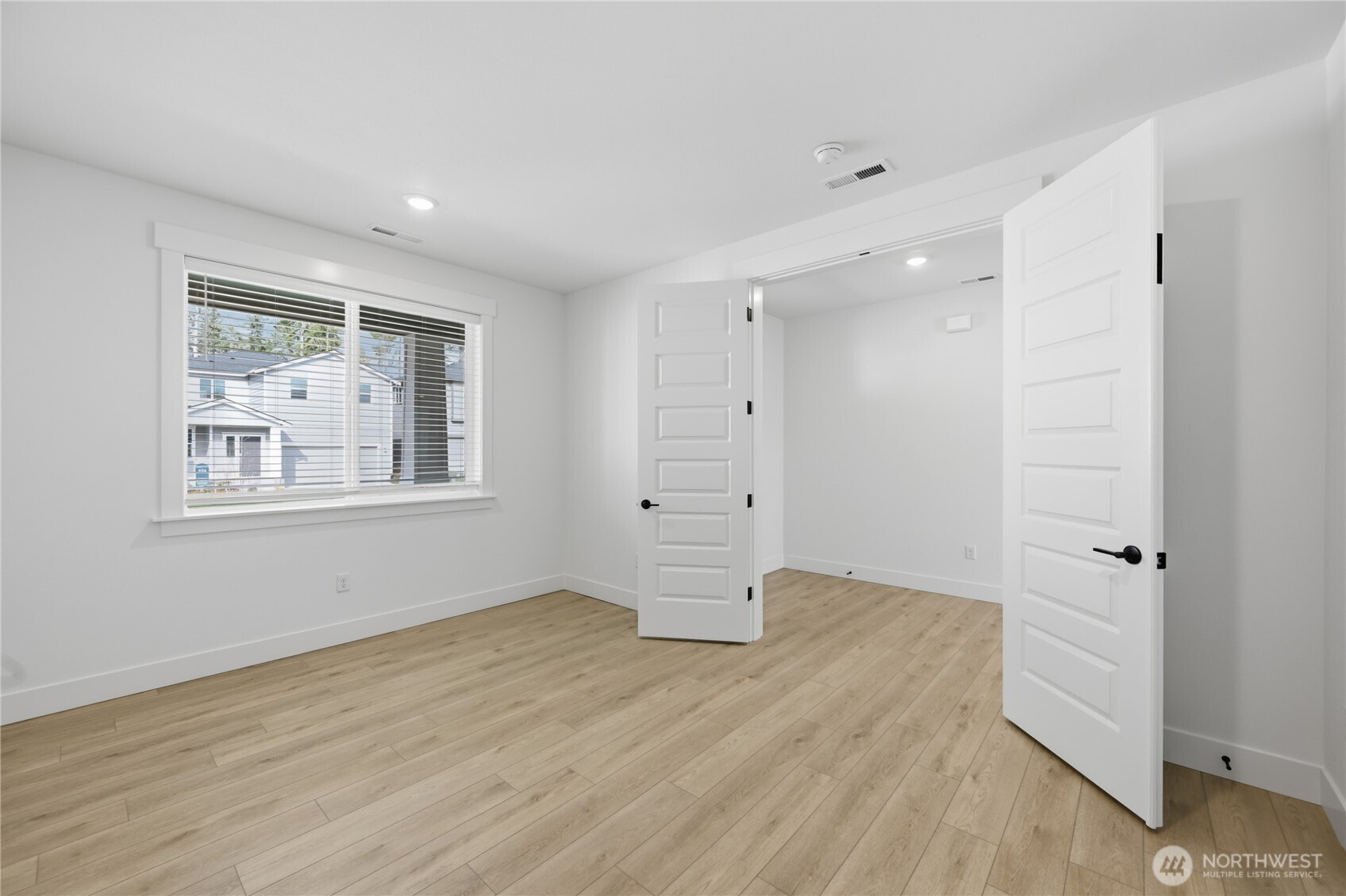 property viewer photo 8