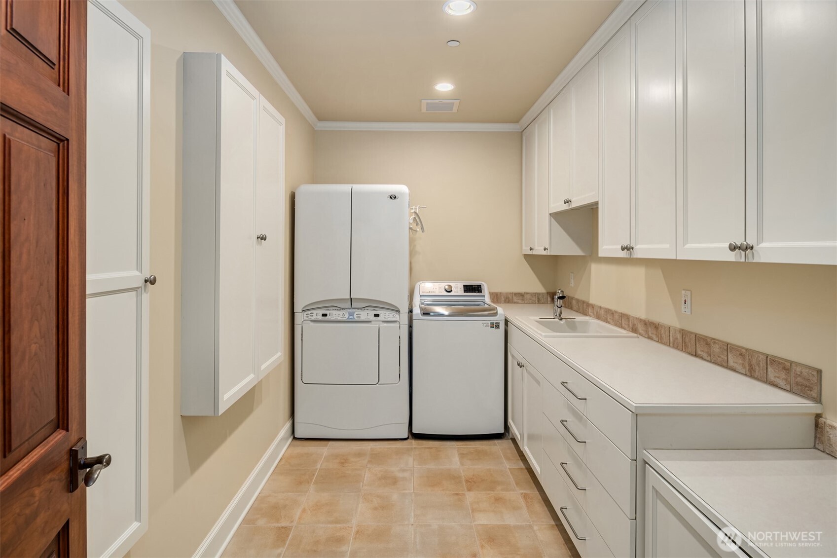 property viewer photo 25