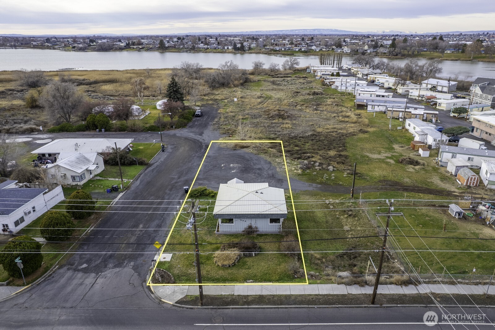 main property photo 32
