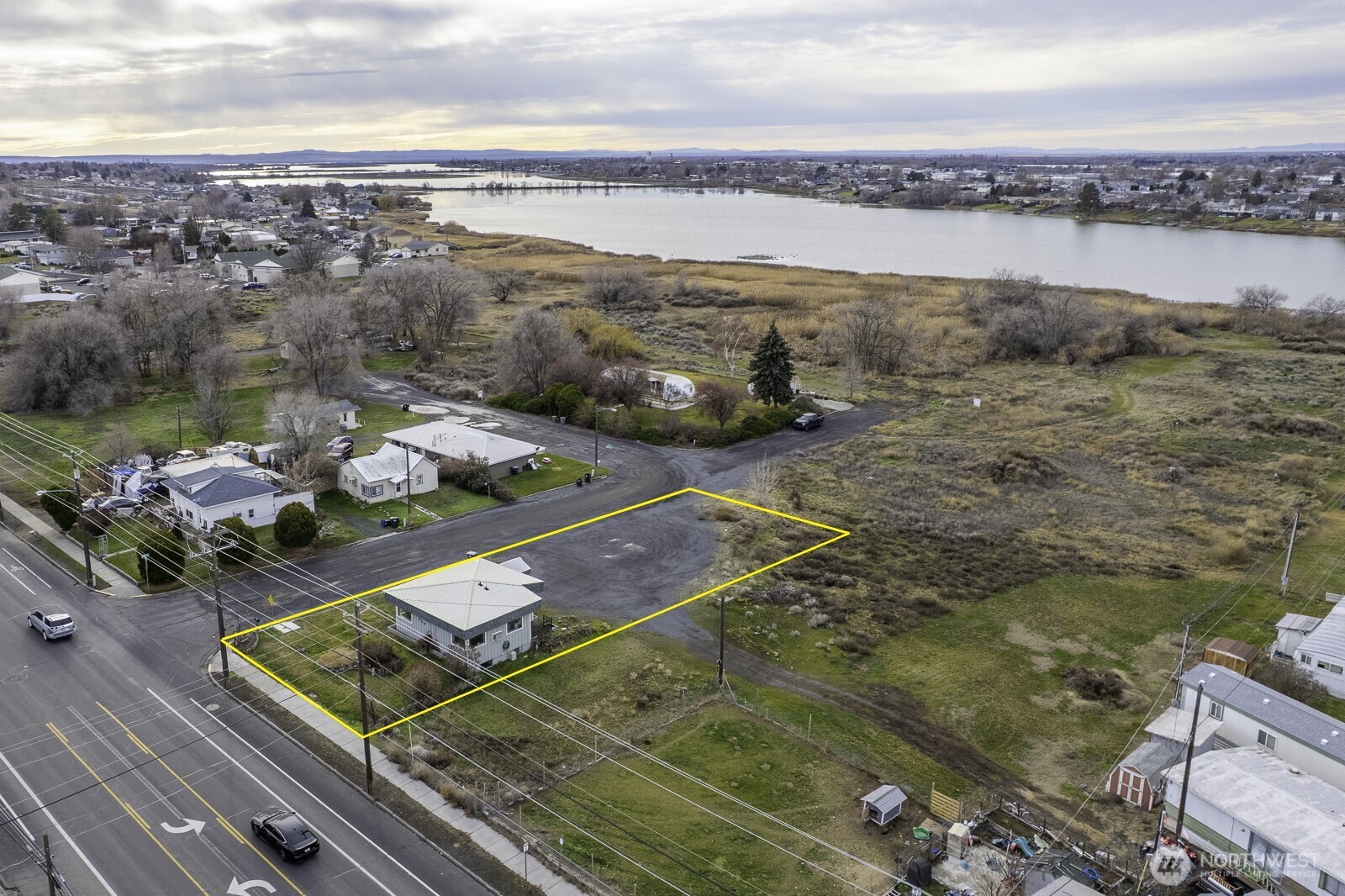 main property photo 33