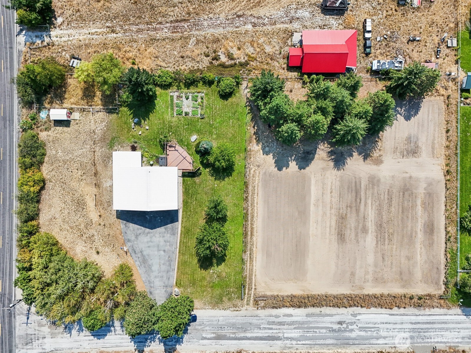 main property photo 39