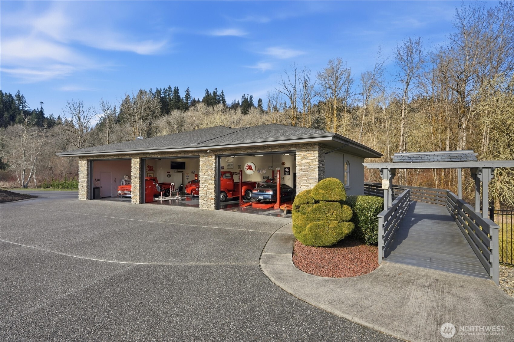 main property photo 32