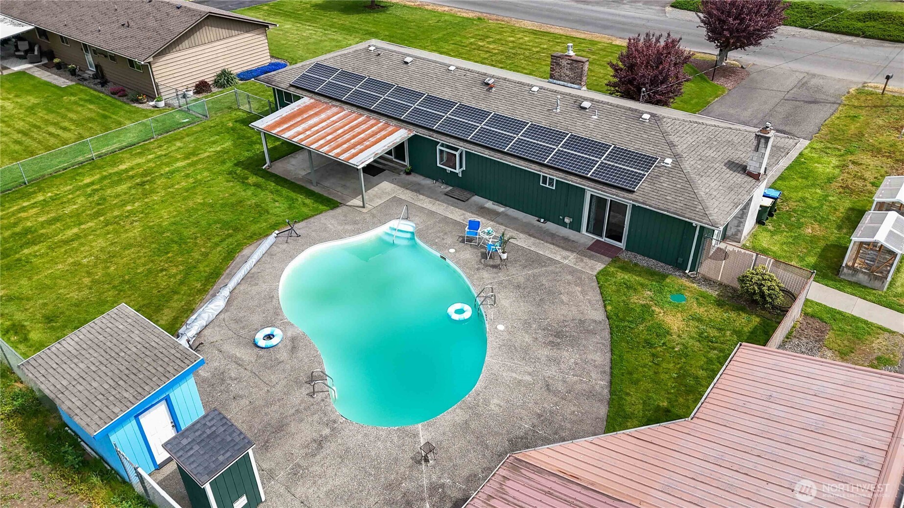 main property photo 32