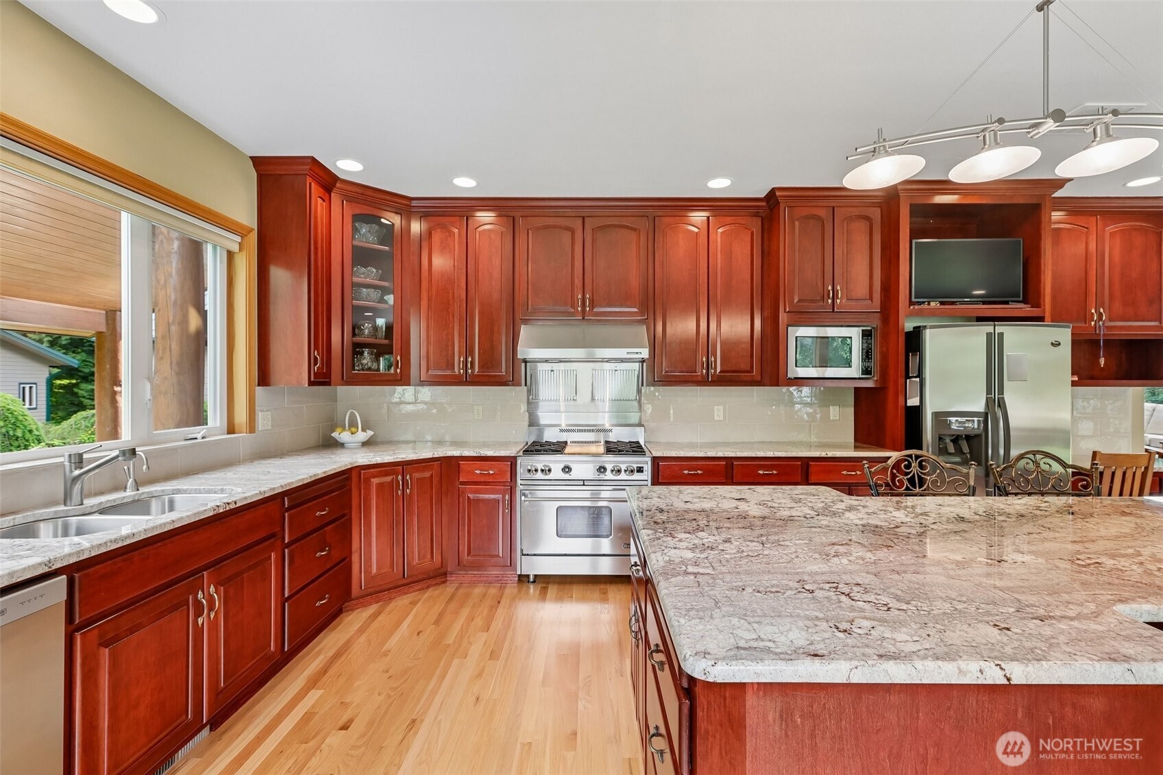 main property photo 9