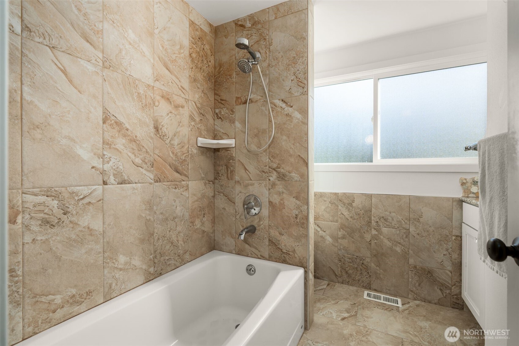 property viewer photo 16