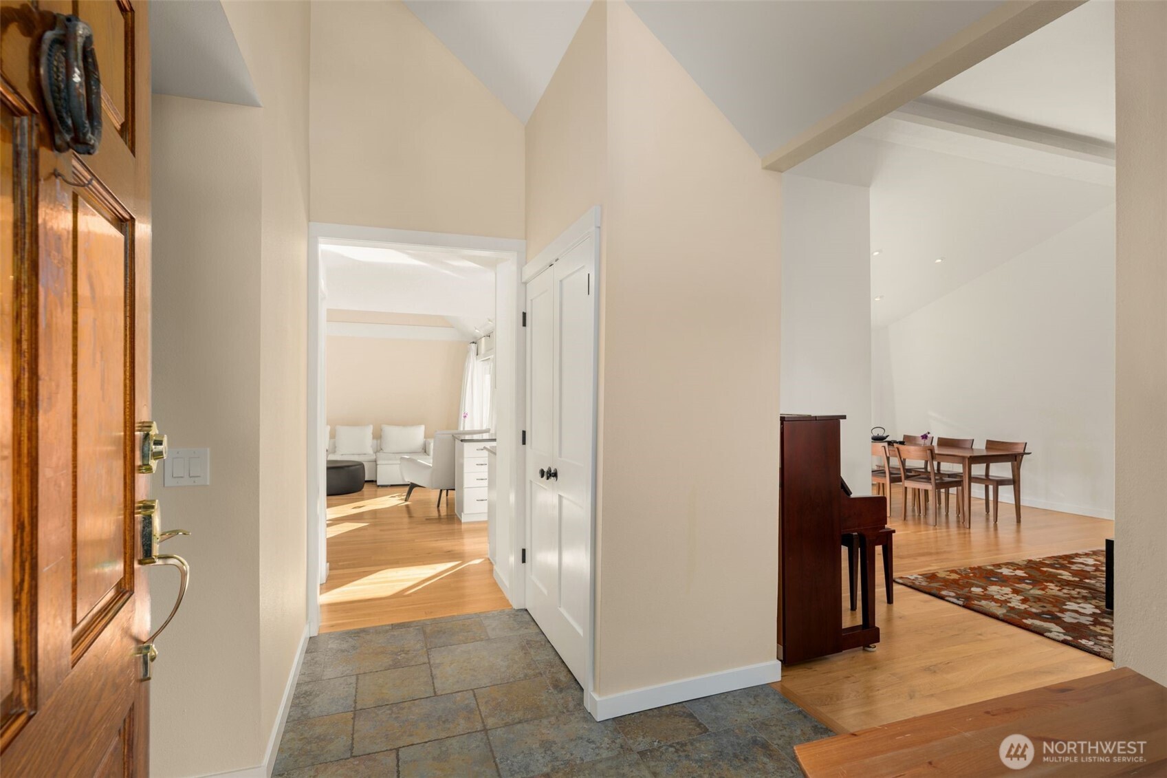 property viewer photo 2