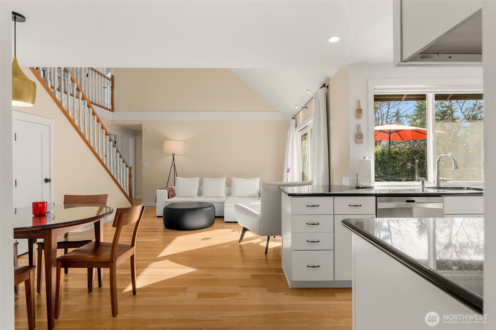property viewer photo 7