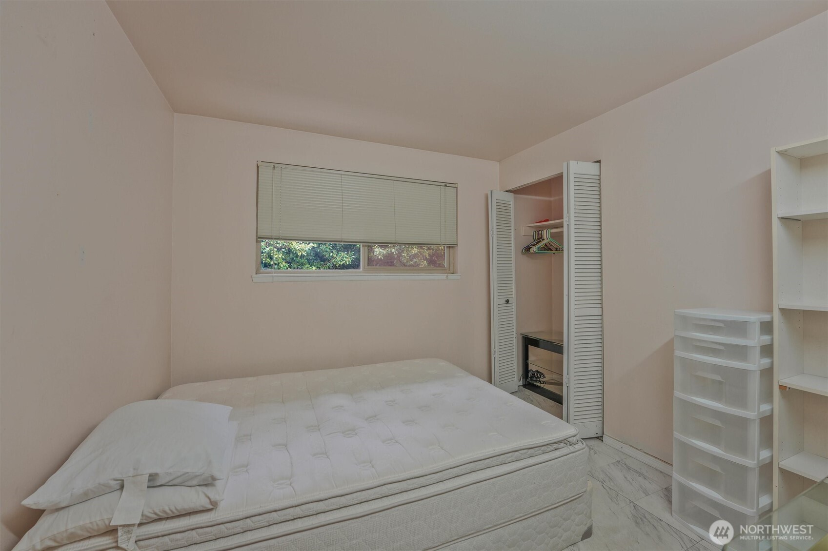 property viewer photo 18