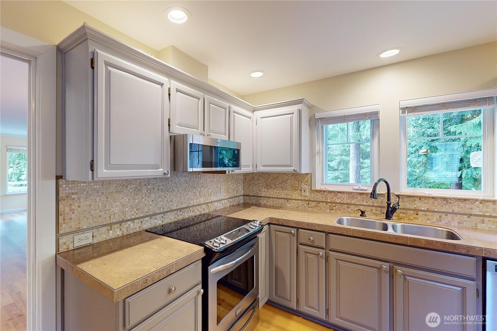 property viewer photo 5