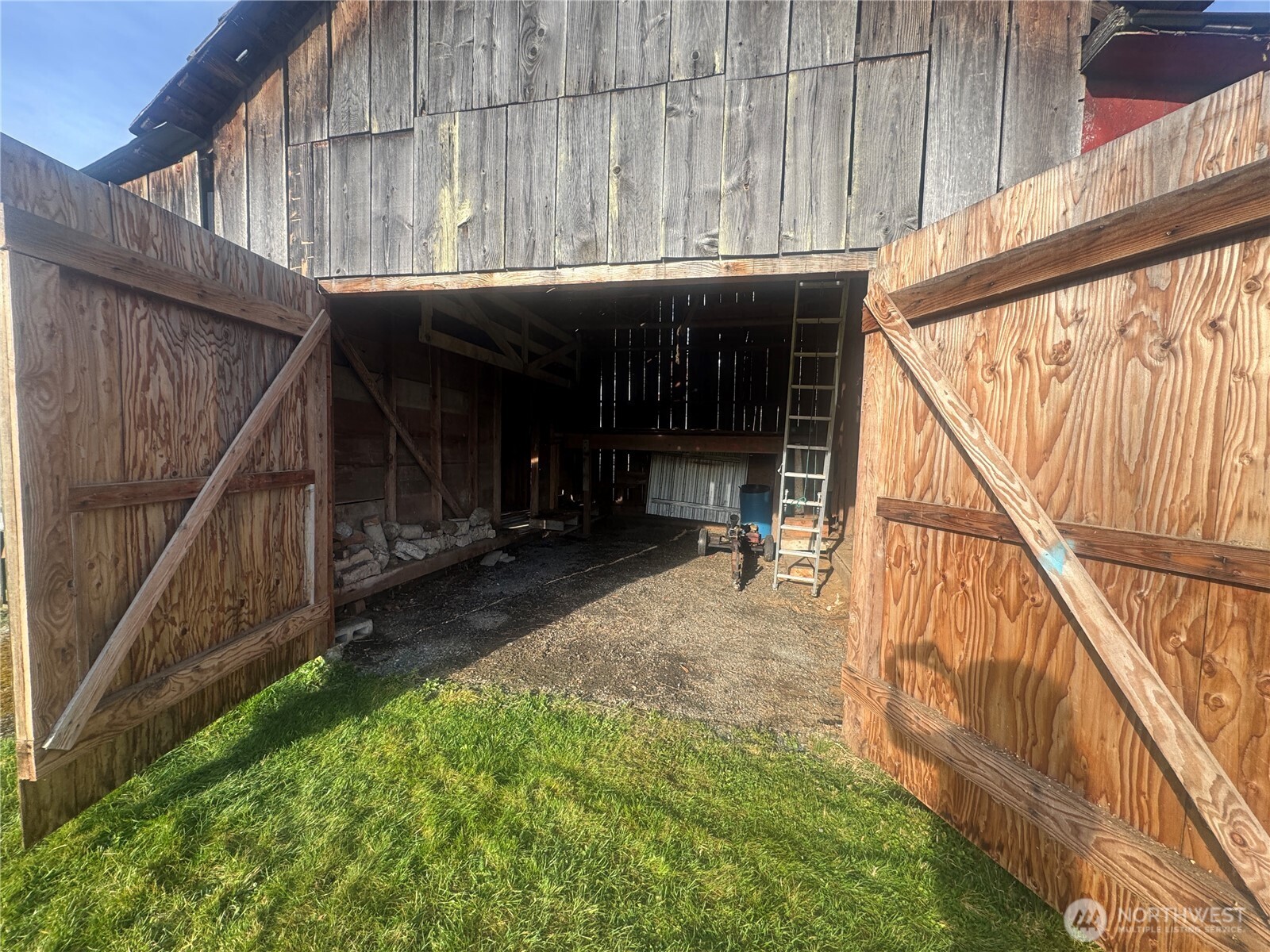 main property photo 27