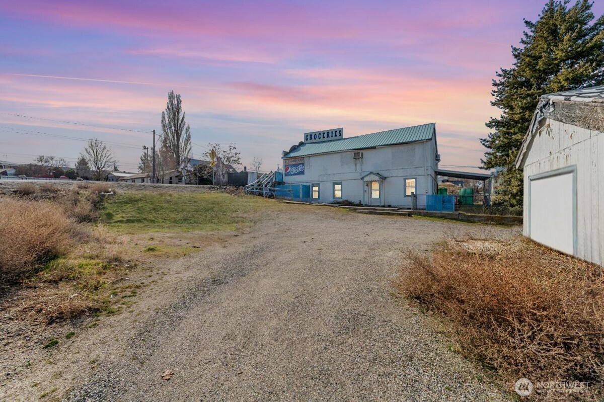 main property photo 18