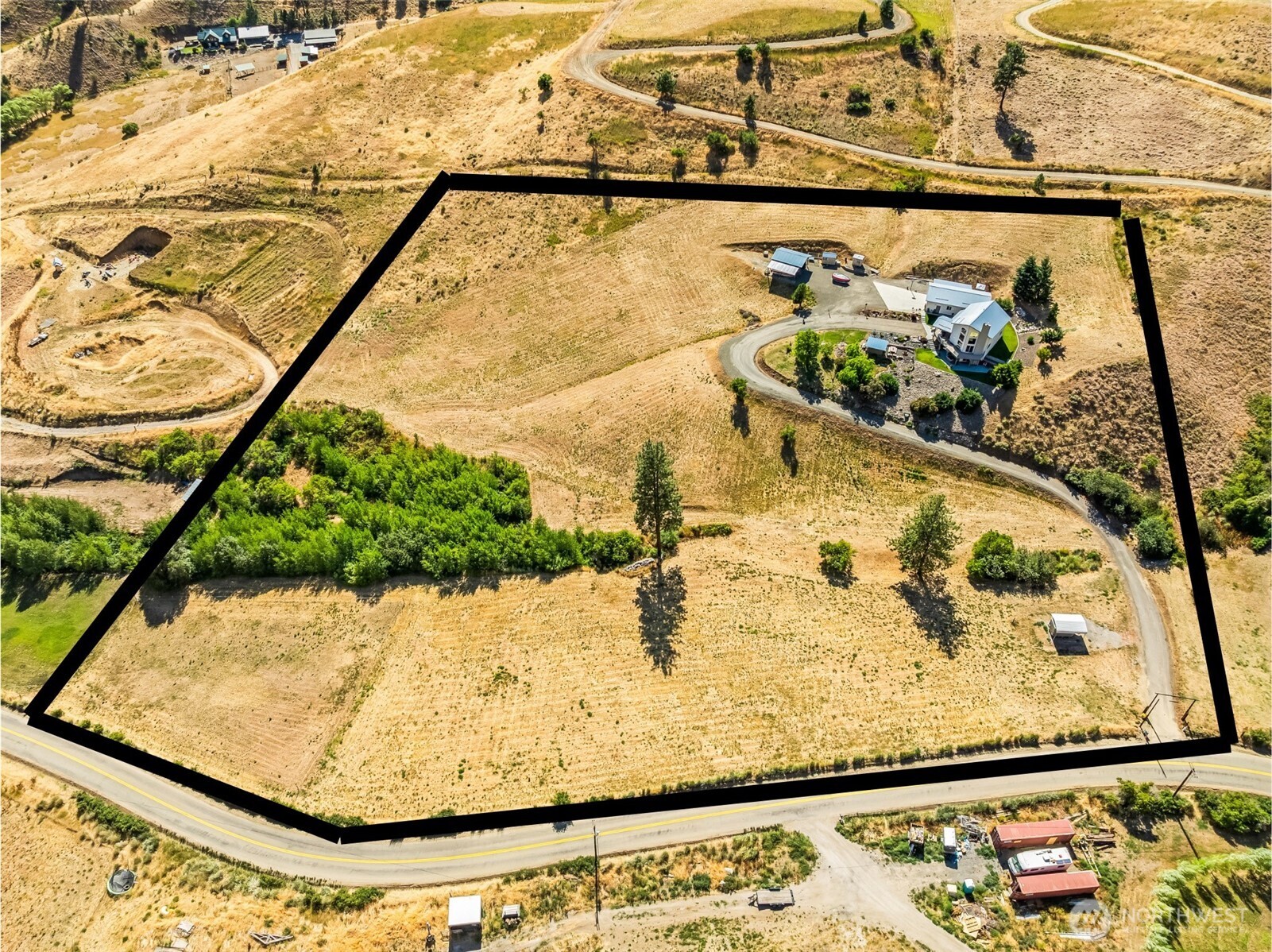 main property photo 6