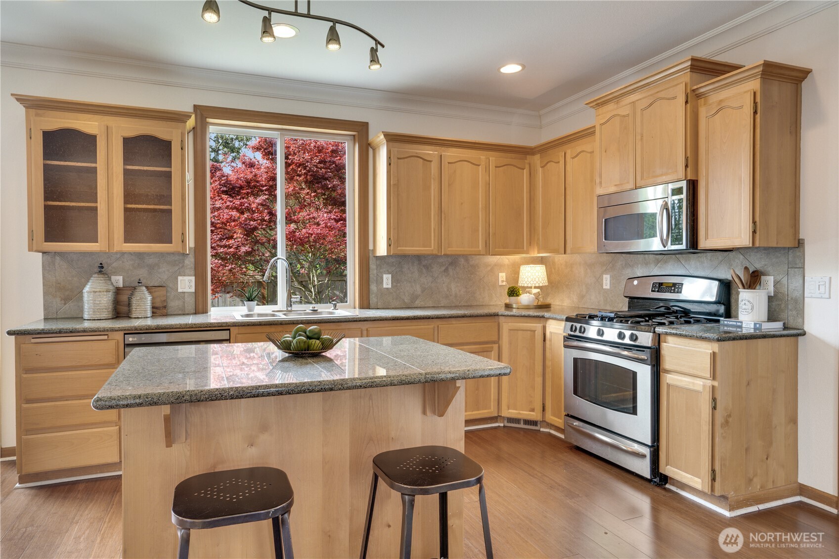 main property photo 5