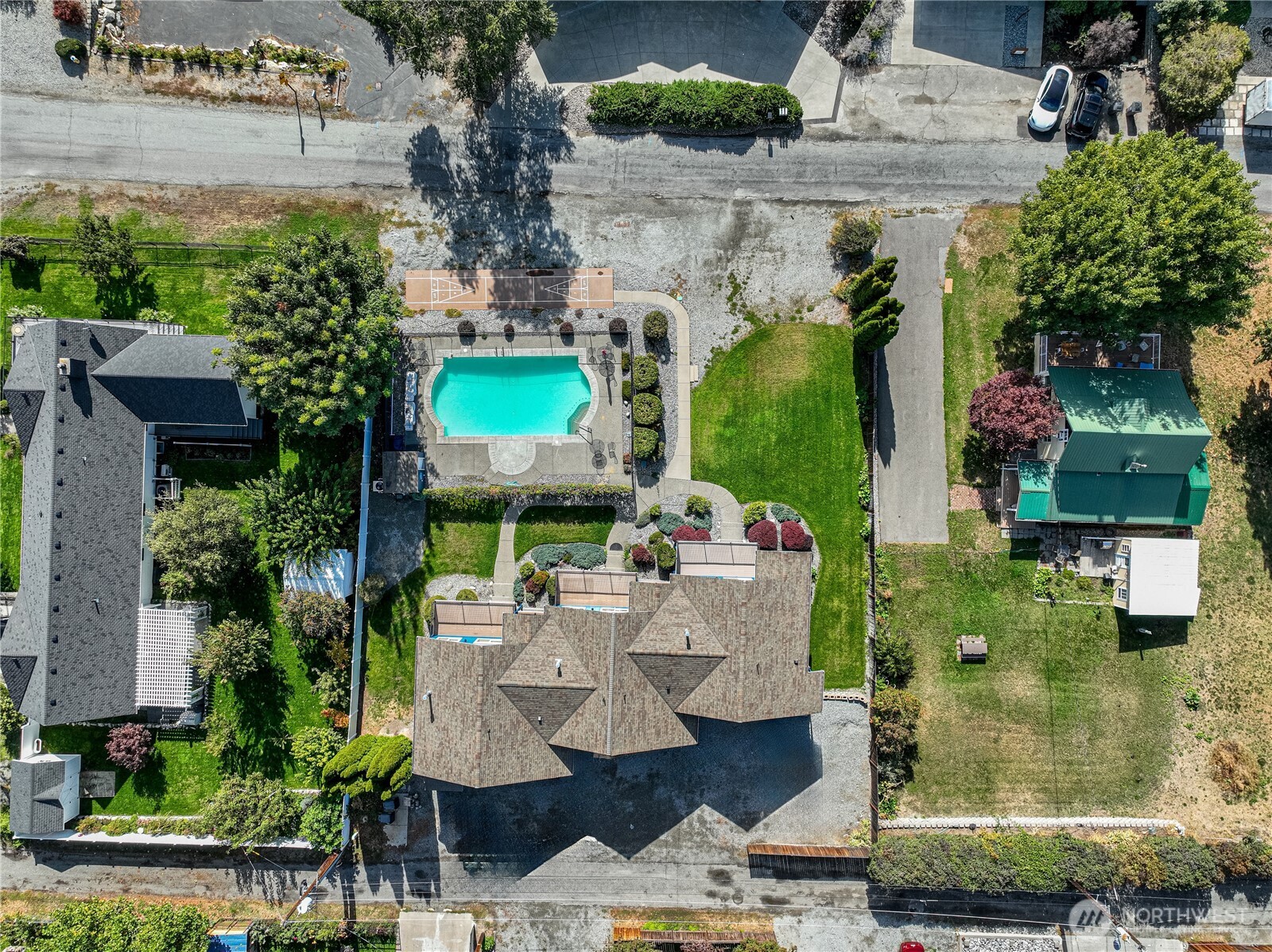 main property photo 32