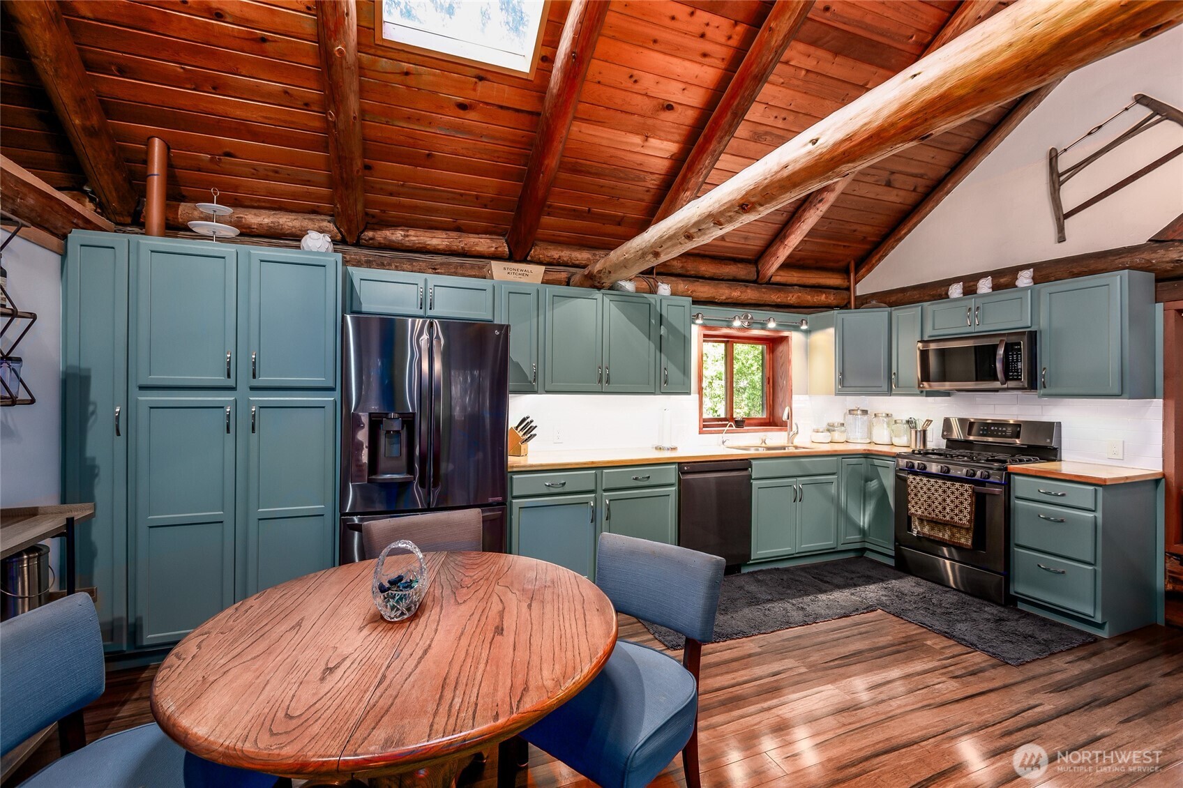 main property photo 3
