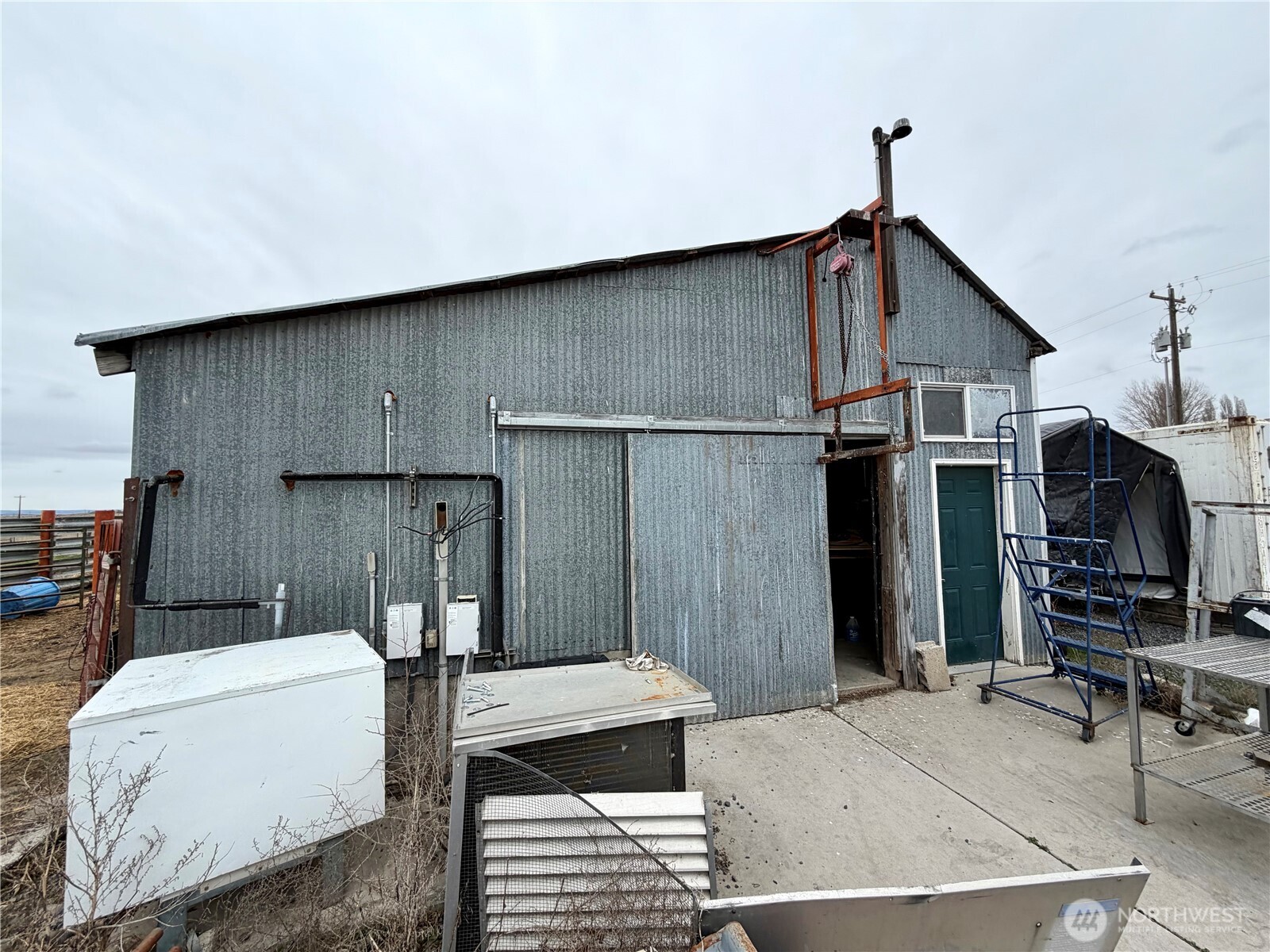 main property photo 33