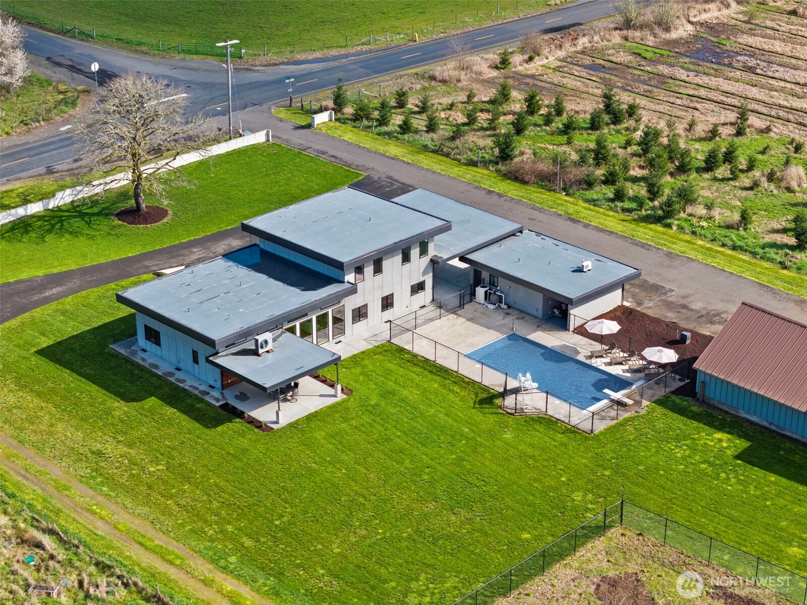 main property photo 39