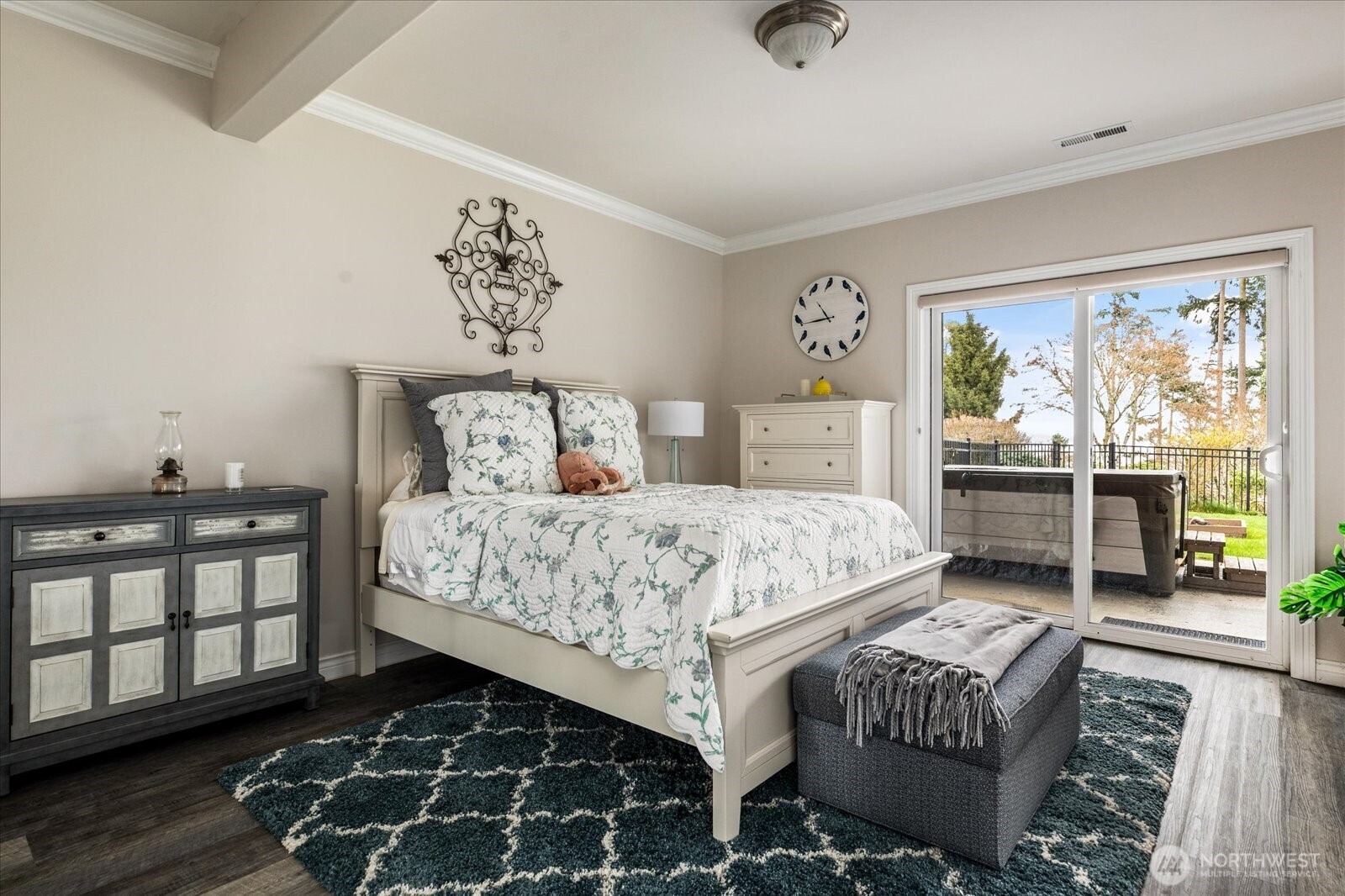 main property photo 25
