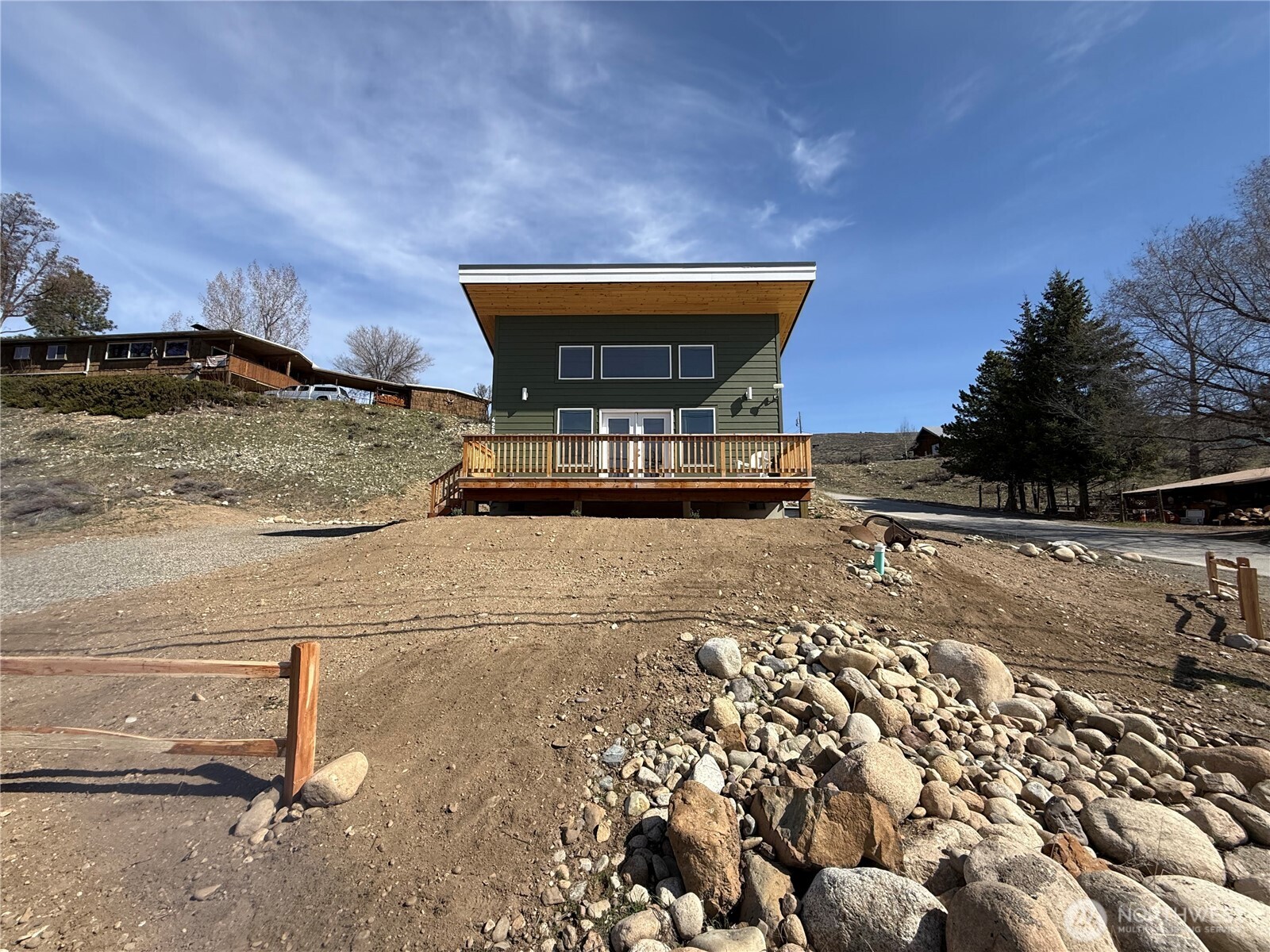 main property photo 28