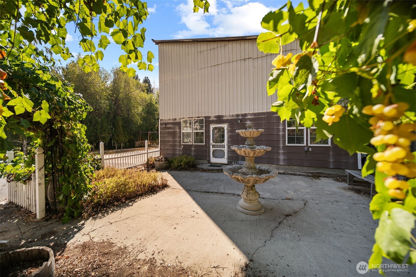 main property photo 23