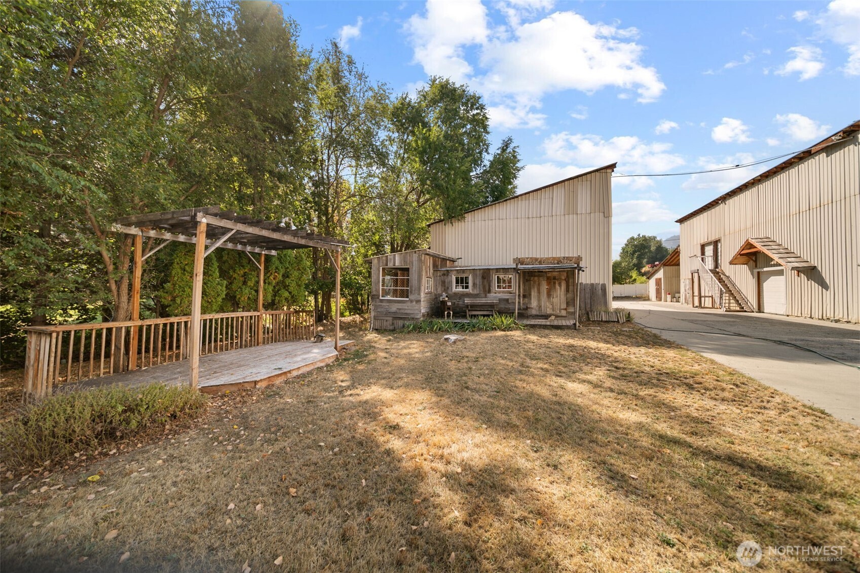 main property photo 33