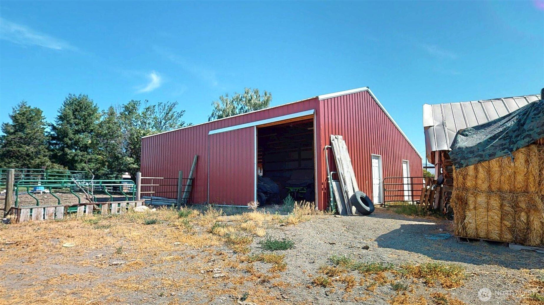 main property photo 33