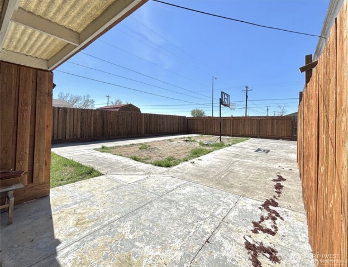 main property photo 22