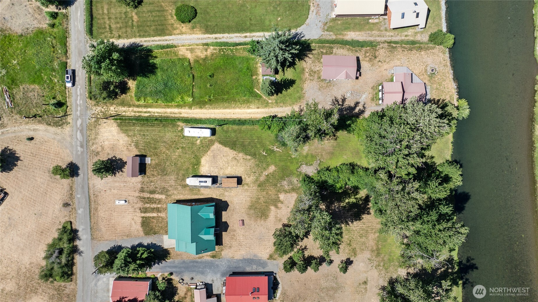 main property photo 30