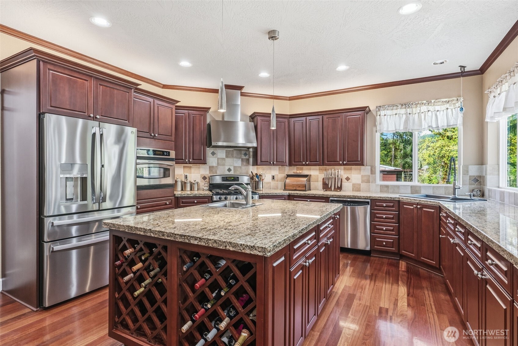 main property photo 12