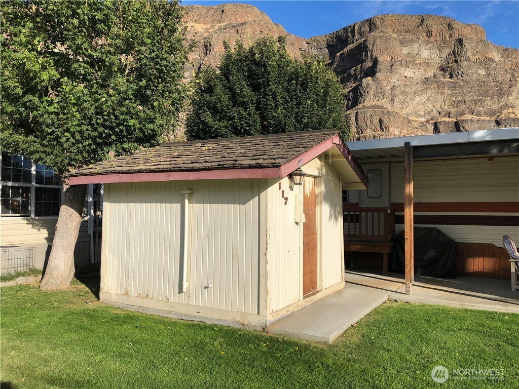 main property photo 13