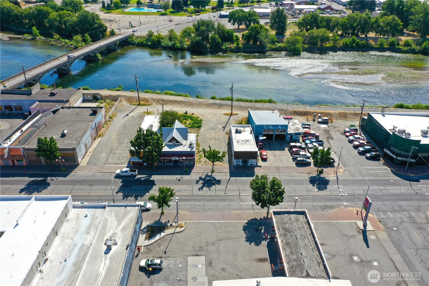 main property photo 15