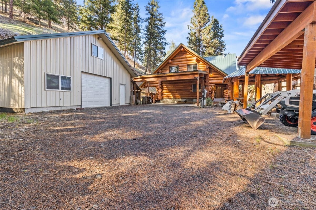 main property photo 13