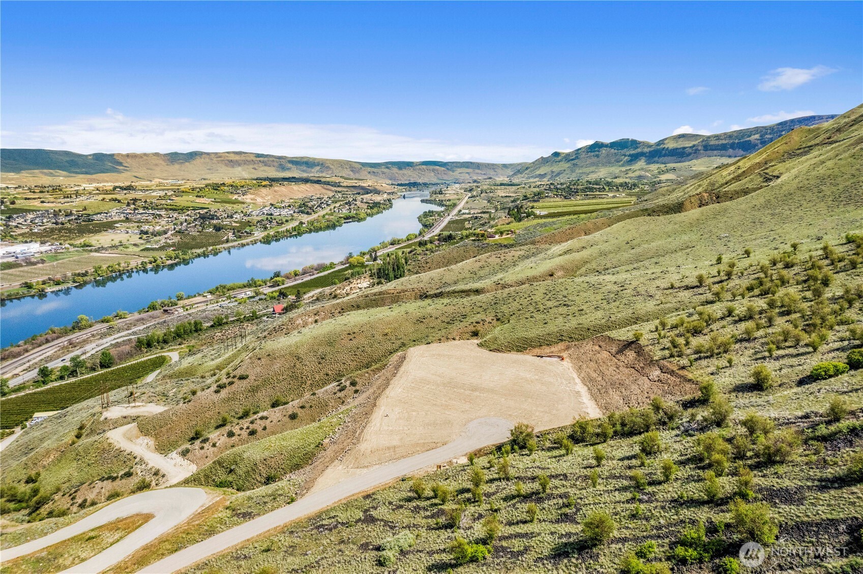 main property photo 13