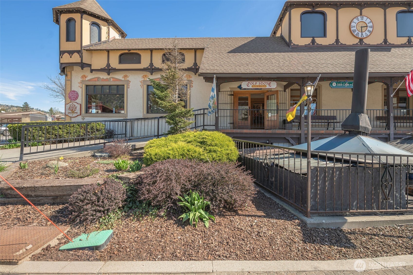 main property photo 16