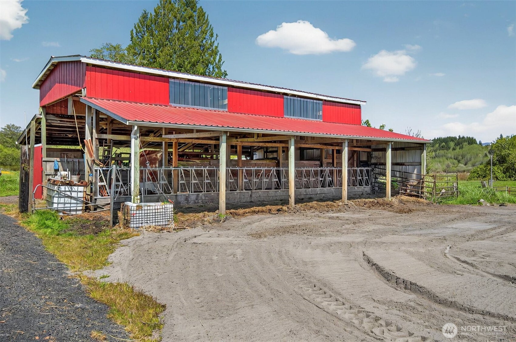 main property photo 30