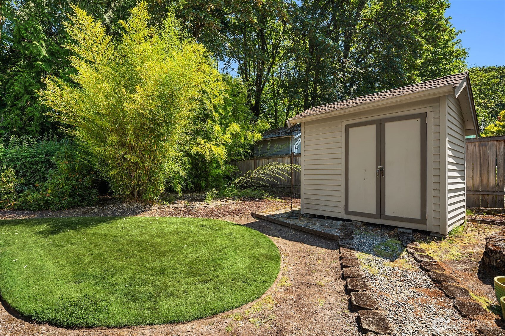 property viewer photo 35