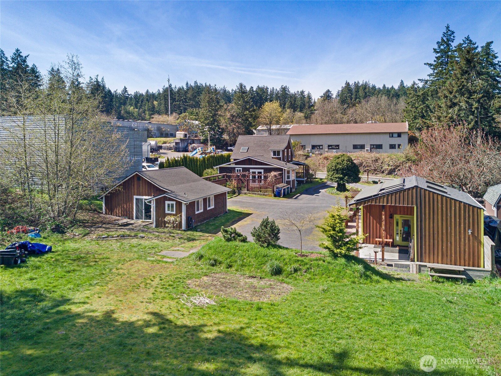 main property photo 16
