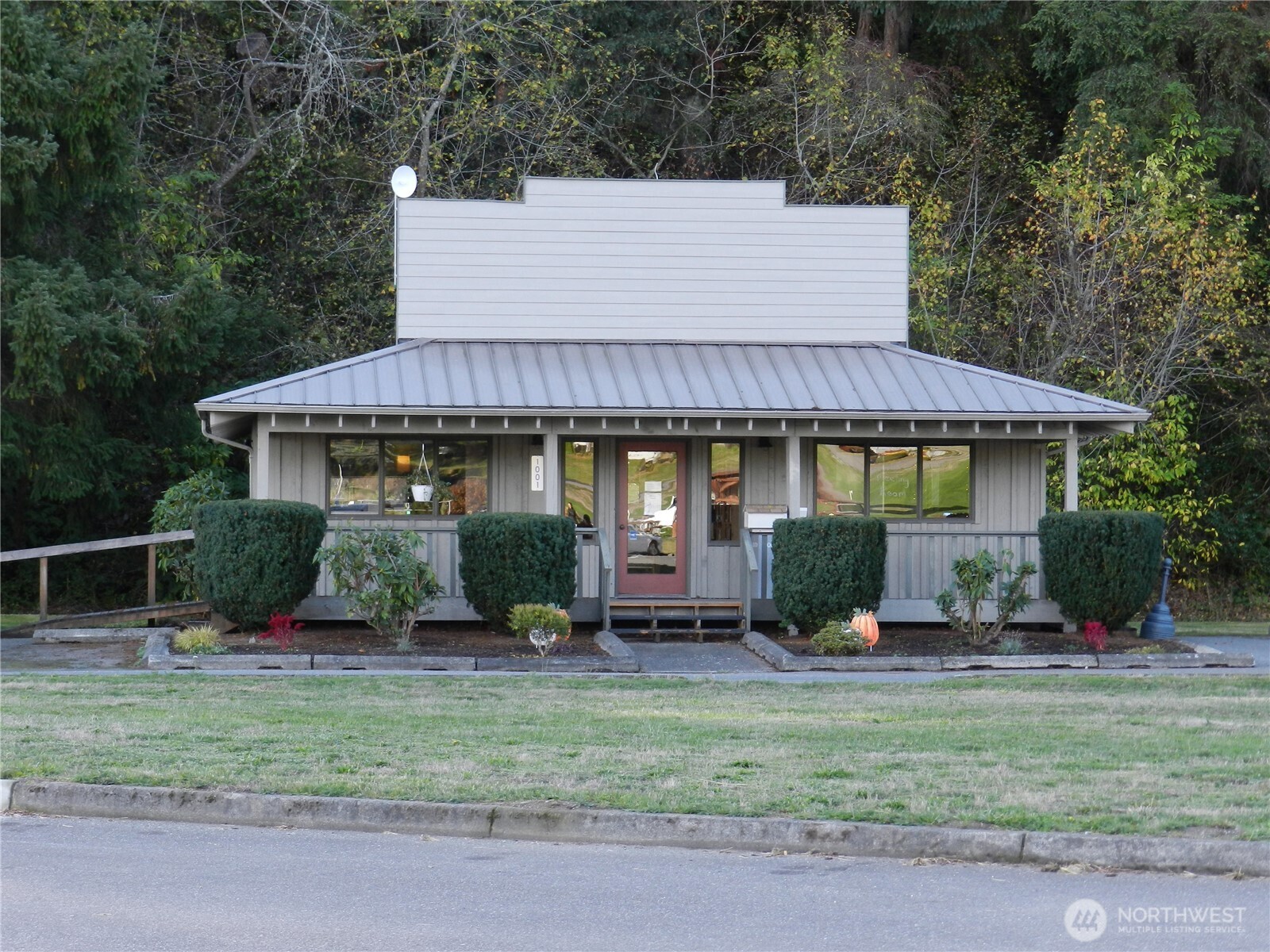 main property photo 29